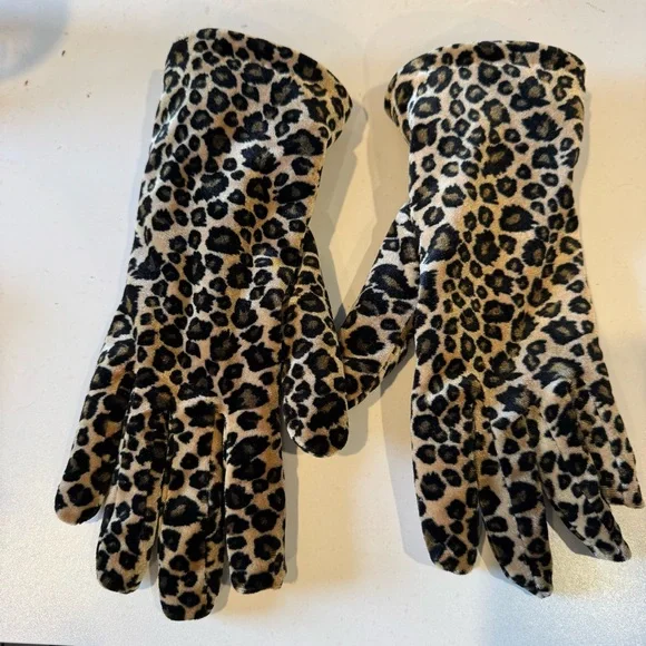 Leopard Print Gloves - Picture 2 of 3